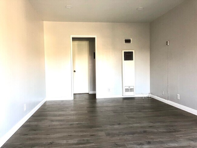 Living Room - 3747 Evans St W