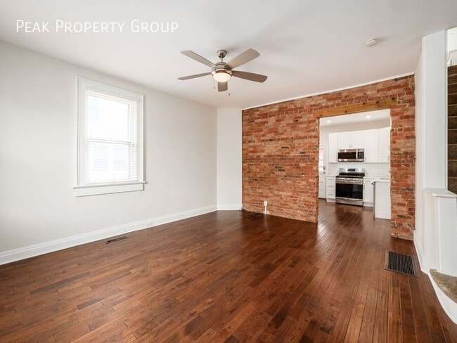 Building Photo - 506 S Lazelle St