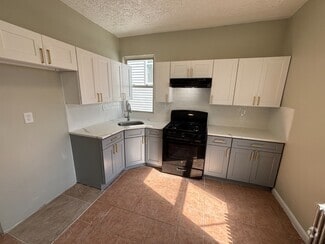 Building Photo - 176 Scheerer Ave