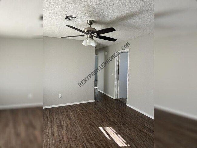 Foto del edificio - 7009 Miller Ave