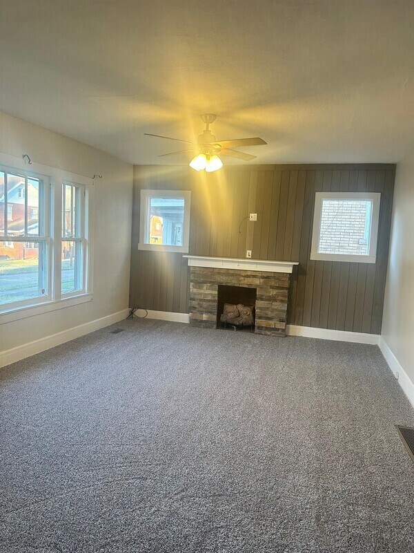 Foto del edificio - 3005 Merrill Ave