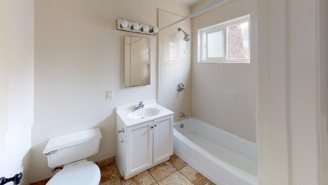 Foto del edificio - 1311 E Foothill Blvd