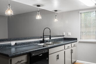 Building Photo - Redwood Cove Apartments