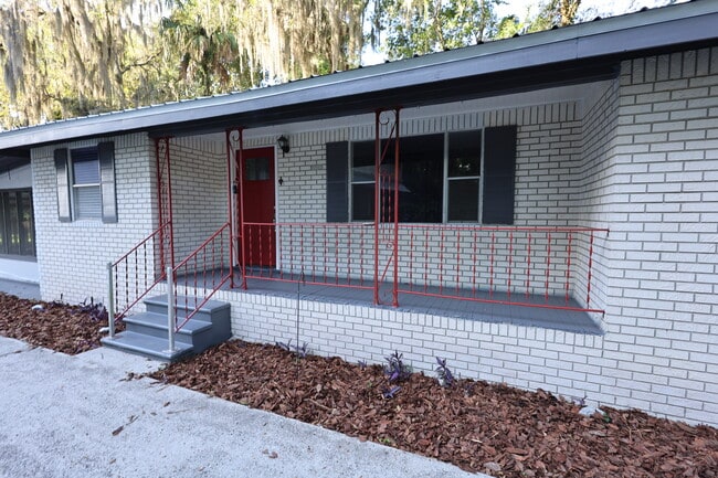 Building Photo - 617 Crill Ave