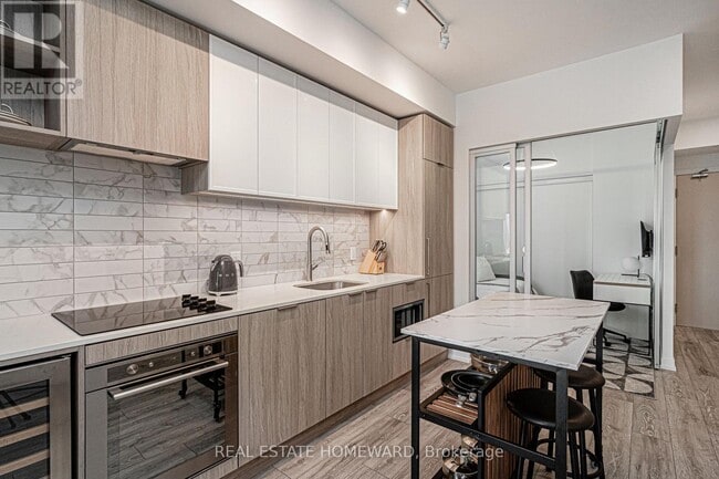 Building Photo - 2020 Bathurst St