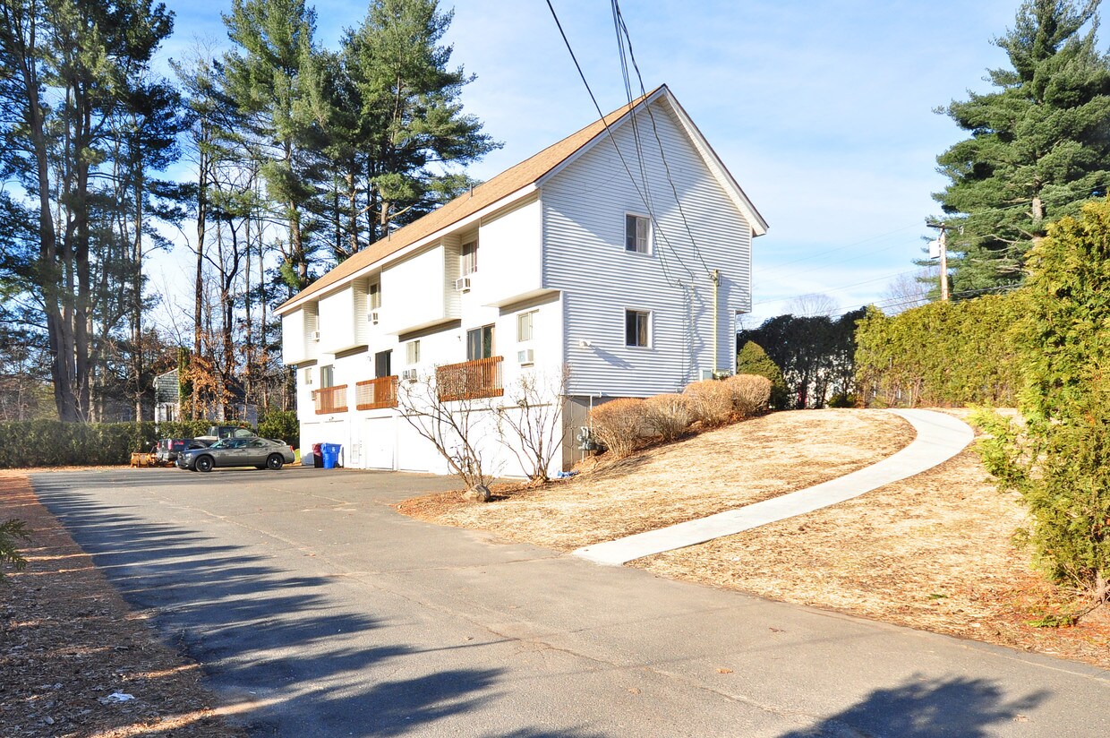 1401 Farmington Ave, Farmington, CT 06032 Townhome Rentals in