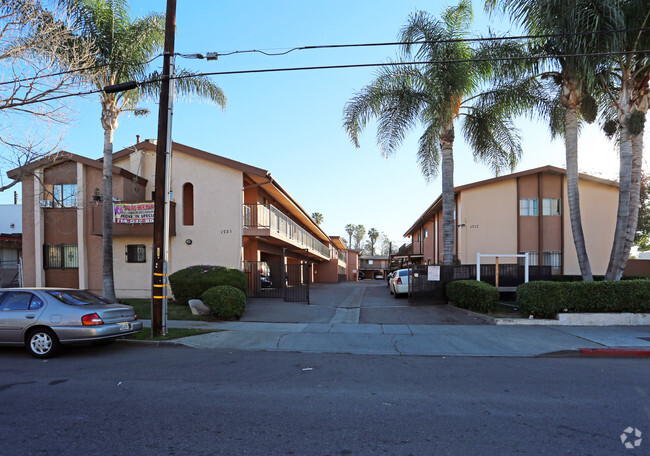 Building Photo - Villa Terrace