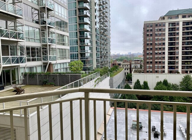 Foto del edificio - 645 N Kingsbury St