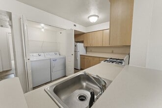 Building Photo - Tall Oaks Apartment Homes