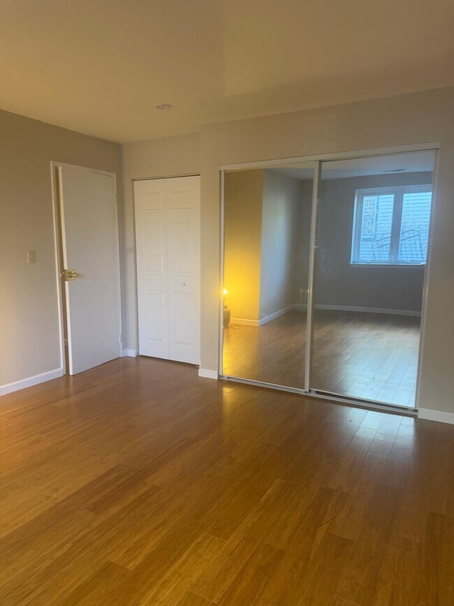 Foto del edificio - 393 Laurel Ave