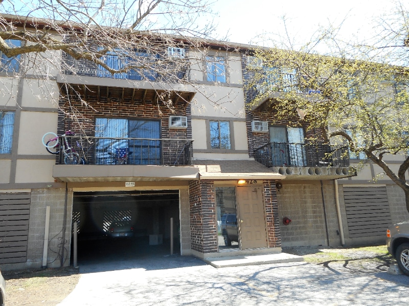 Foto del edificio - 428 E Bailey Rd