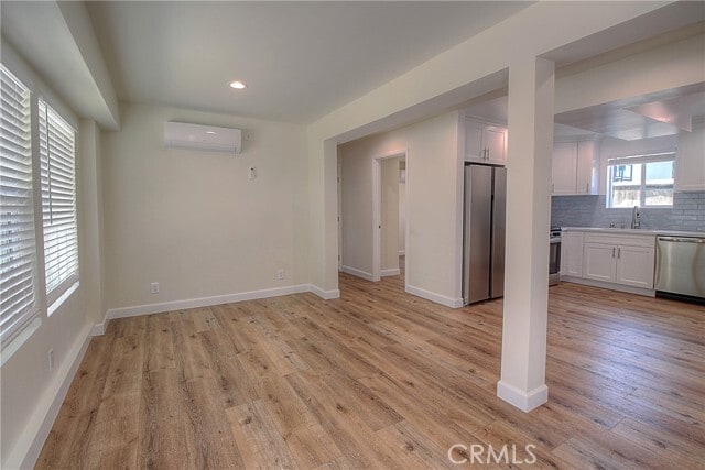 Building Photo - 1127 Manzanita St