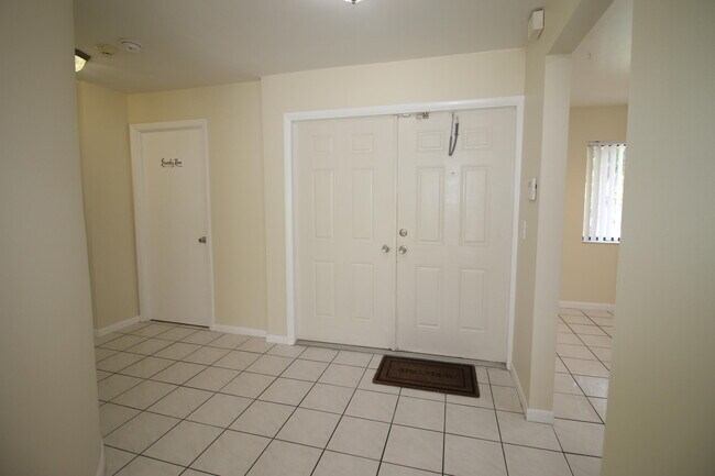 Foto del edificio - 6076 Strawberry Lakes Cir