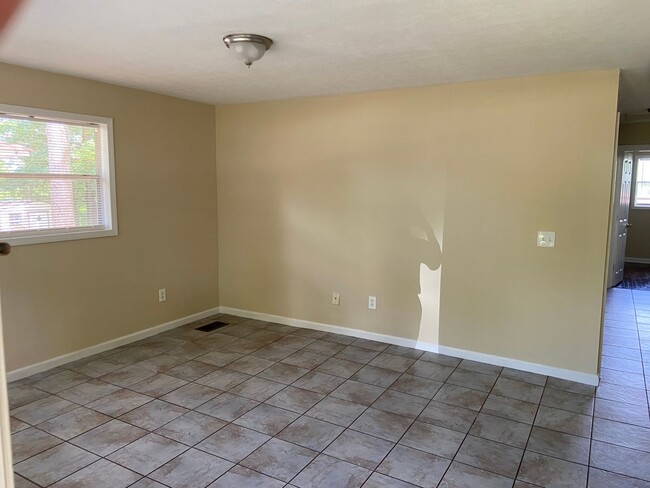 Building Photo - 361 Tennant Ave