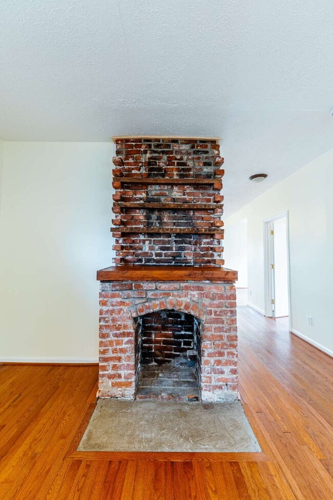 Building Photo - NOW AVAILABLE!  Charming East Nashville Bungalow for Lease!