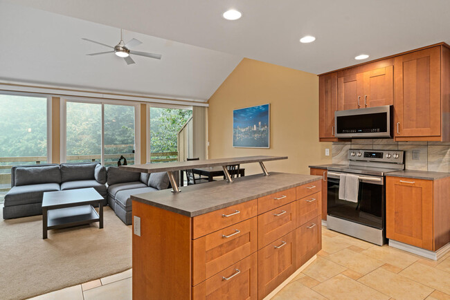 Building Photo - 4 Touchstone