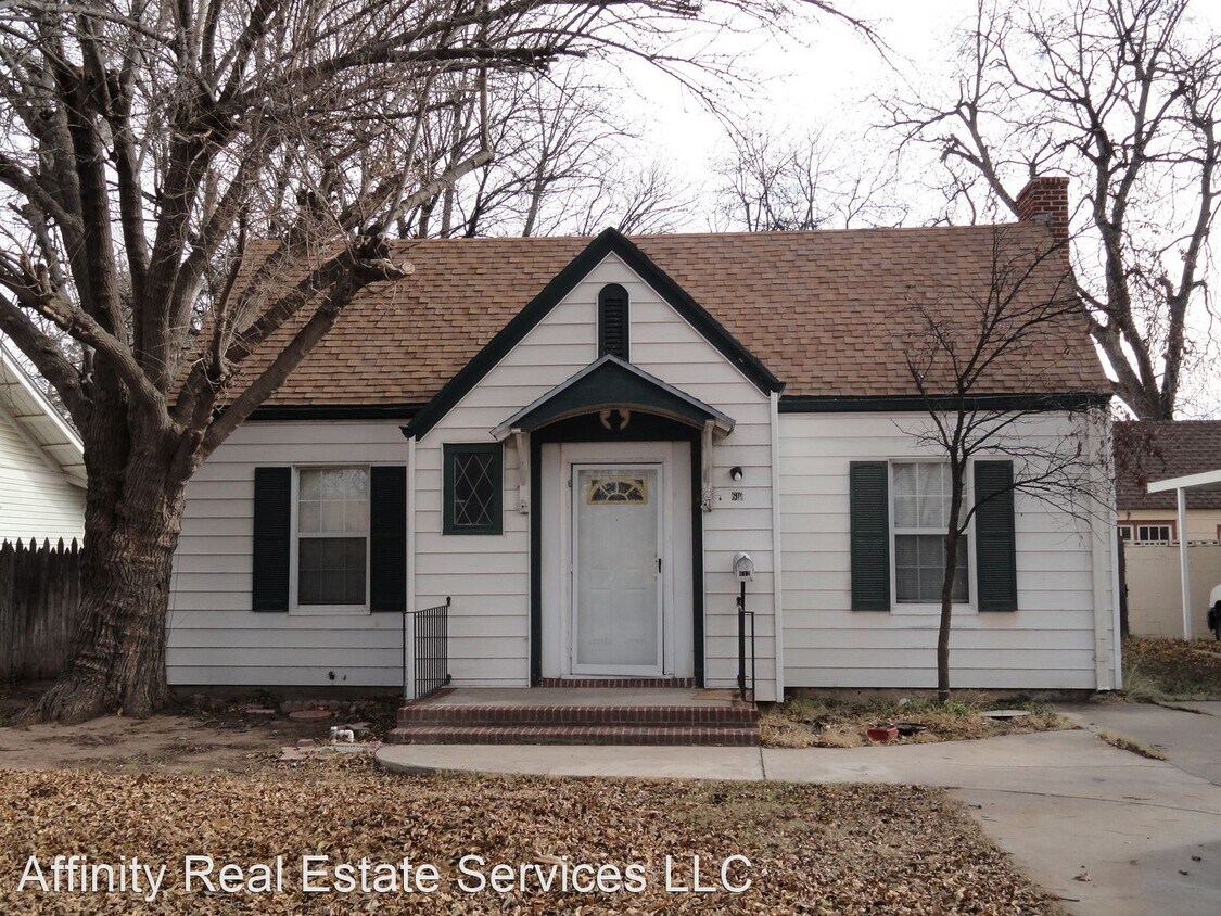 Primary Photo - 2 br, 1.5 bath House - 612 N. Halagueno