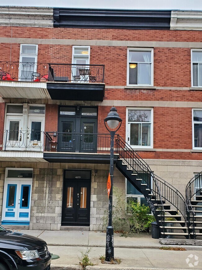Building Photo - 4379-4379 Rue Berri