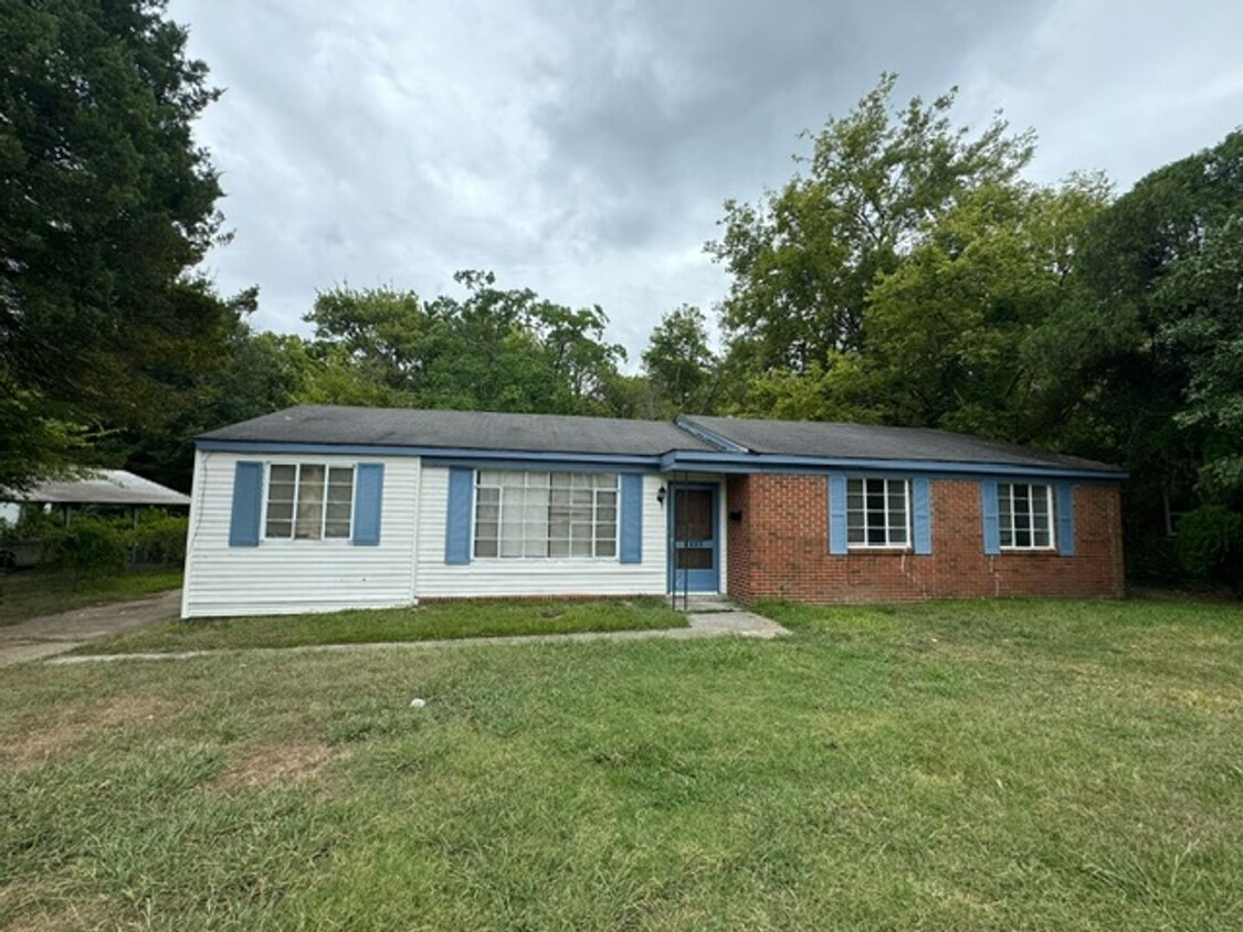 Primary Photo - Adorable, Renovated 4/1 Family Home