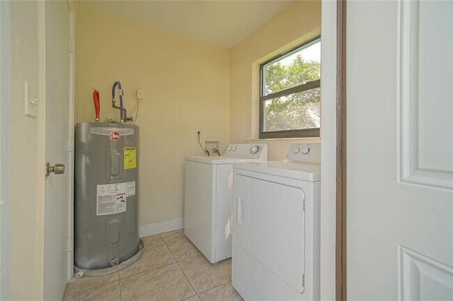 Foto del edificio - 5720 SW 26th St