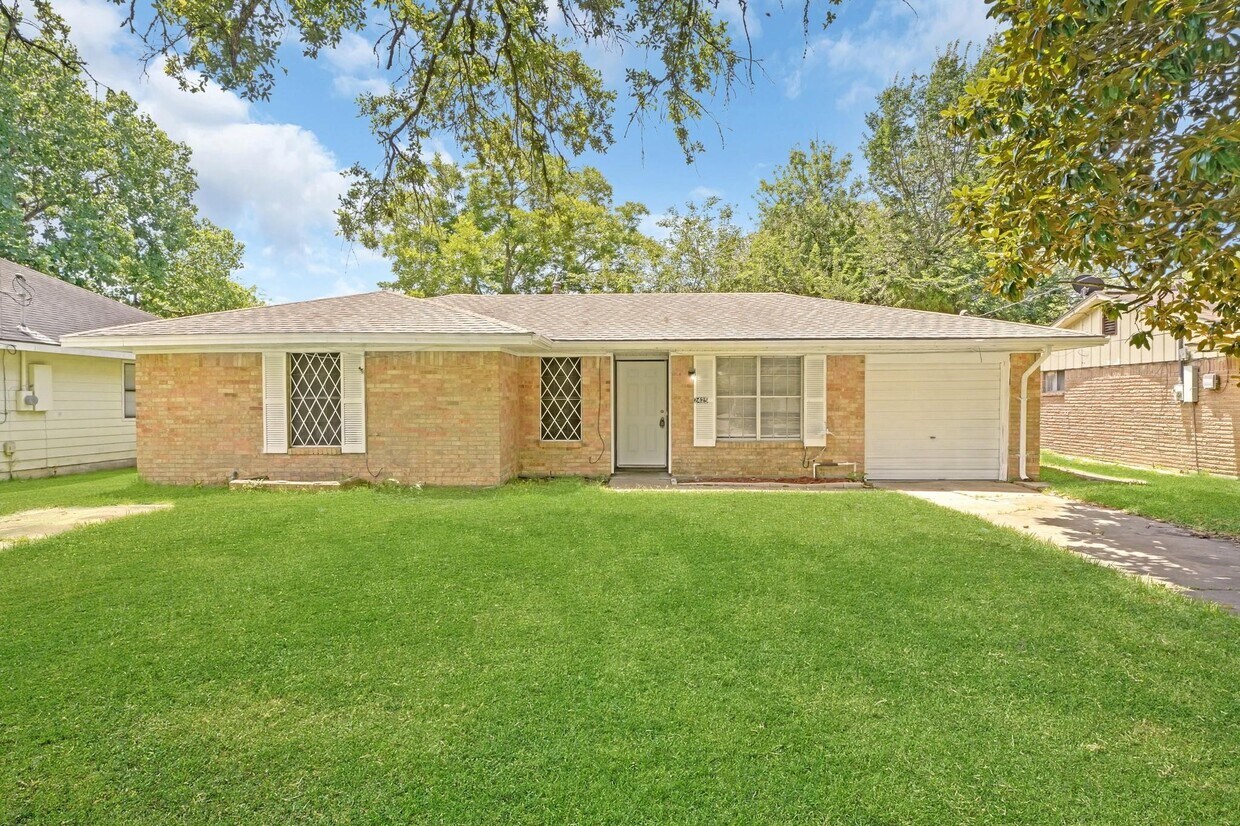 Foto principal - 2425 Florence St