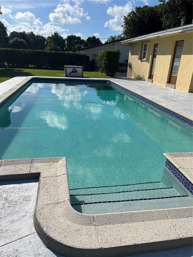 Foto del edificio - 7930 SW 164th St