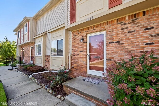 Foto del edificio - 1823 Torquay Ave