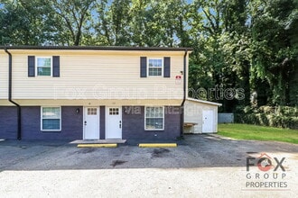 Building Photo - 300 Holly Cir