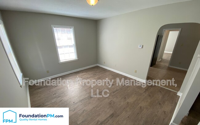 Building Photo - 1817 Netherwood Ave