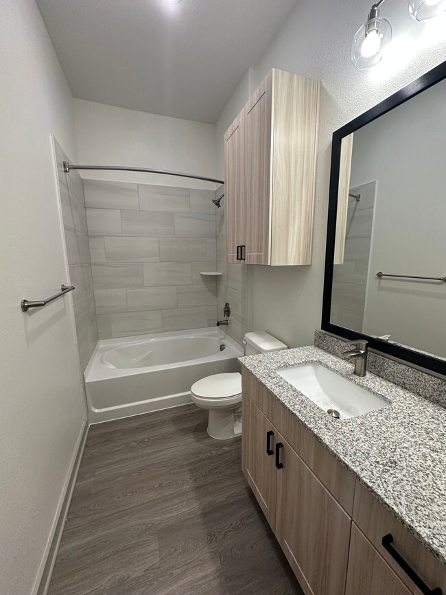 Building Photo - 5885 Calmont Ave