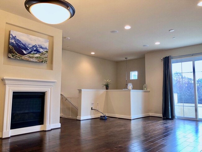 01-2F-Living - 1875 Hillebrant Pl