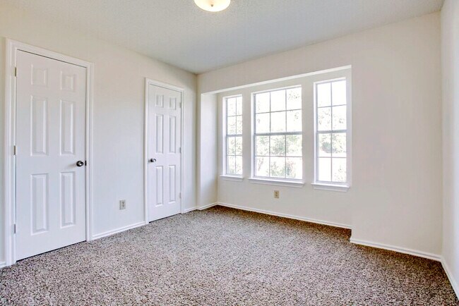 Building Photo - 1206 Hyde Park Drive