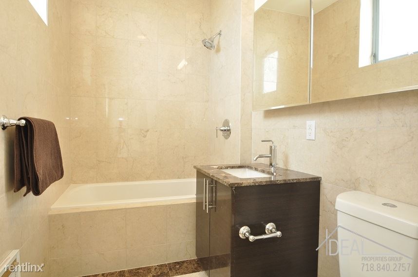 Foto del edificio - 2733 E 12th St