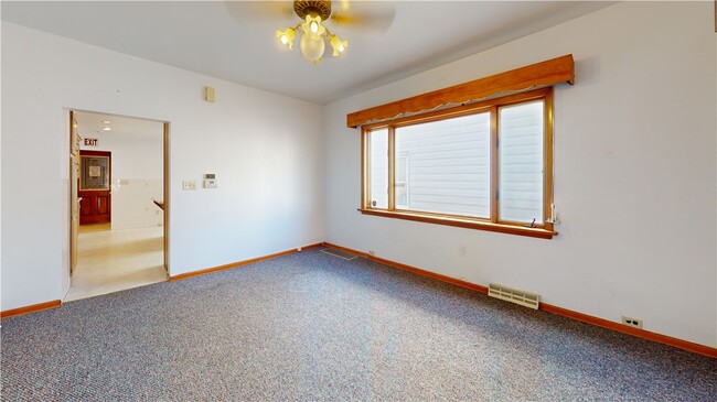 Building Photo - 810 Hess Ave