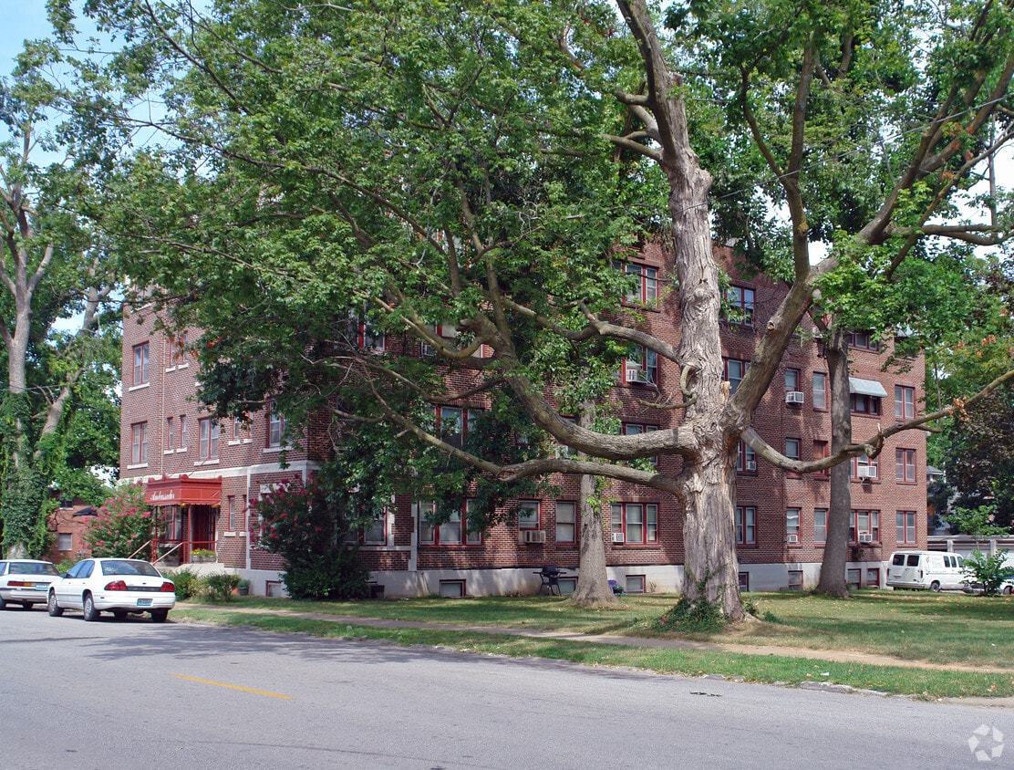 Ambassador Apartments Springfield Mo Apartments Com