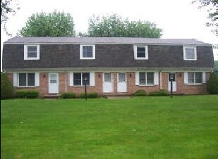 Foto principal - 7340-7346 Portage St NW