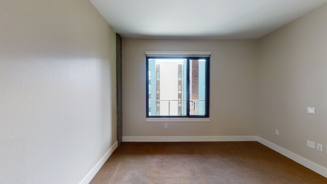 Interior Photo - Channel Mission Bay