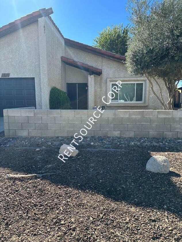 Primary Photo - 3 Bedroom, 2 Bath home for Rent in Lancaster