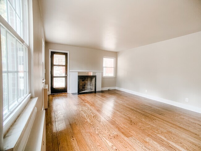 Sala de estar #3 - 6260 Rogers Park Plz