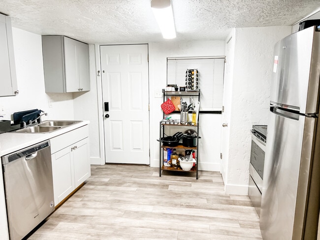 Building Photo - 1376 W 600 S