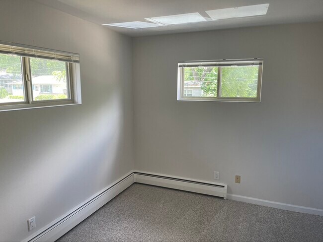 Building Photo - 606 Bartels St
