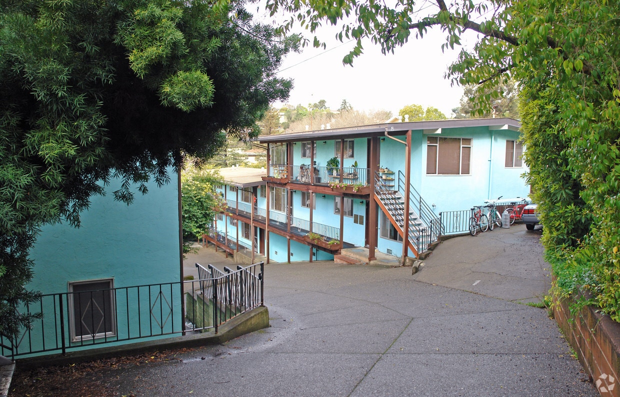 Primary Photo - 49-51 Valencia Ave