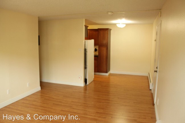 Building Photo - 451 Golden Cir