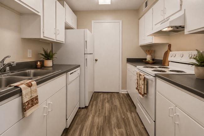Building Photo - Forestbrook Apartments and Townhomes