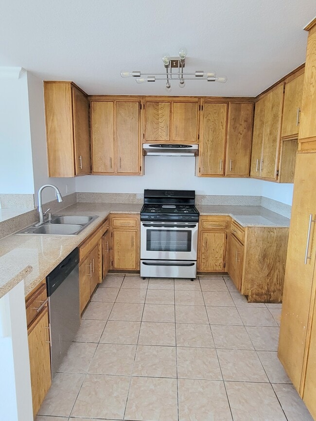 Building Photo - 6544 Whitsett Ave