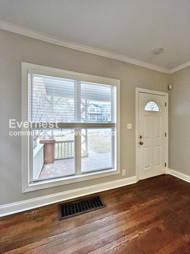 Building Photo - 2913 Davis Ave