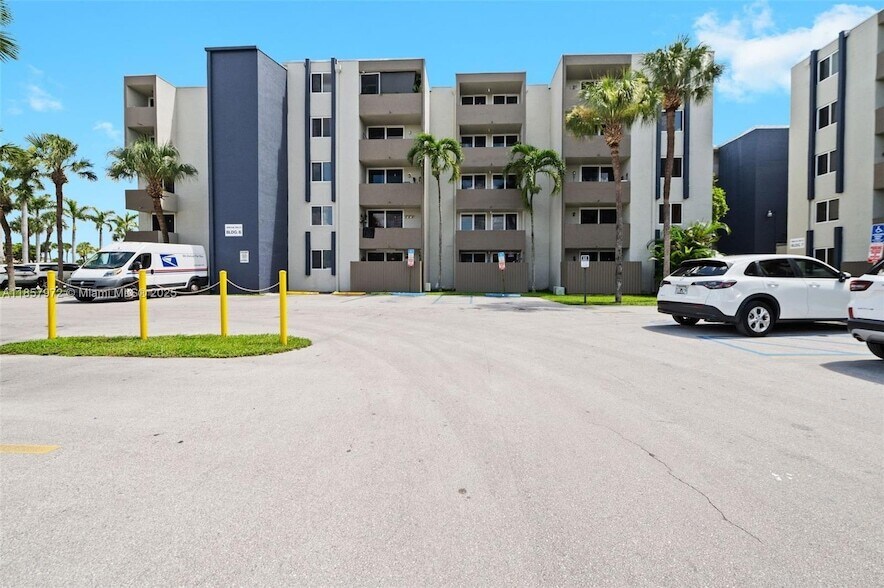 Primary Photo - 10090 NW 80th Ct
