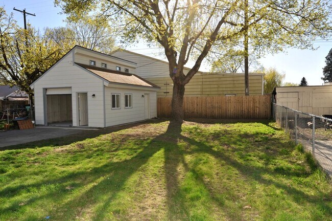 Foto del edificio - Downtown 3 bed 2 bath, New Remodel with 2n...