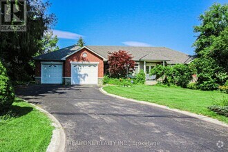 Building Photo - 2523-2523 Sharon Crescent