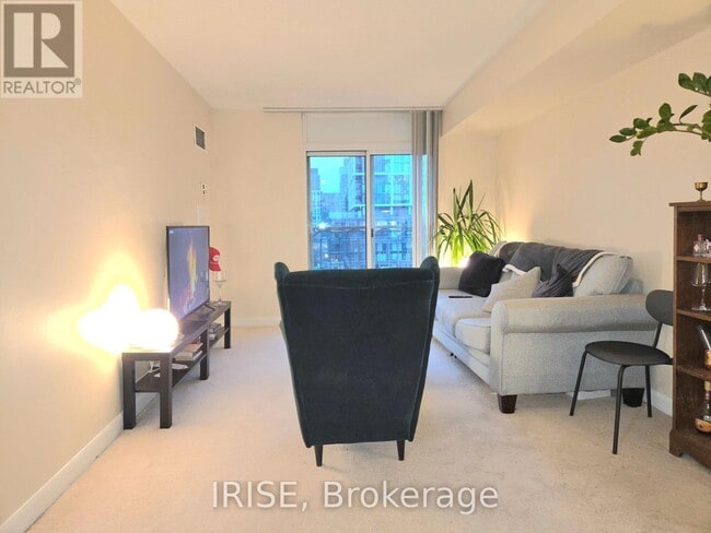 Building Photo - 323 Richmond St E